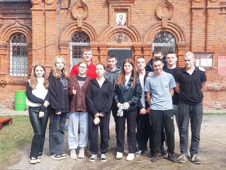 Студенты оказали помощь храму Александра Невского