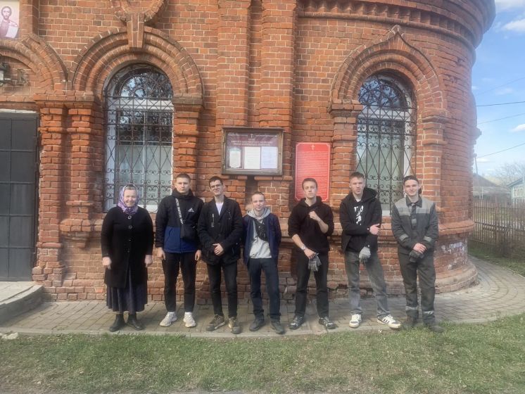 Студенты оказали помощь храму Александра Невского