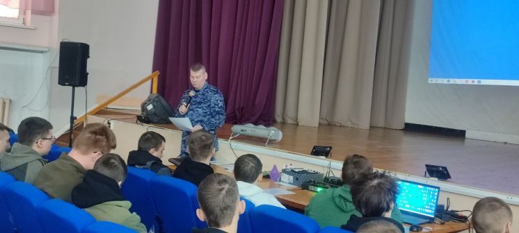 Студенты колледжа узнают о службе в войсках национальной гвардии